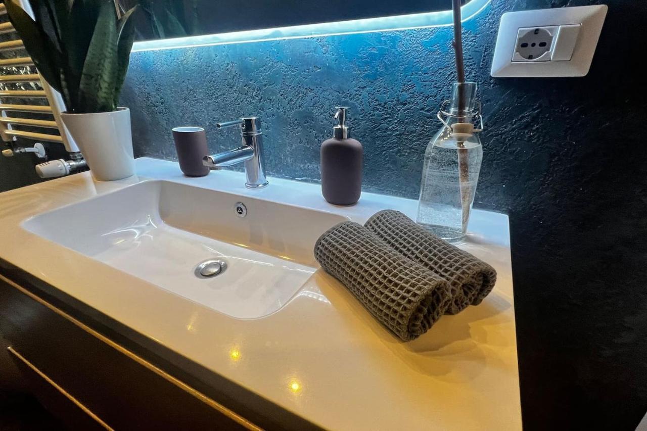 Prestigioso Trilocale Sui Navigli Con A/C & Wi-Fi Apartman Milánó Kültér fotó